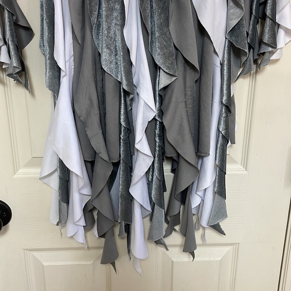 Costume. Girls size medium. See pictures! Used condition! - Picture 3 of 12